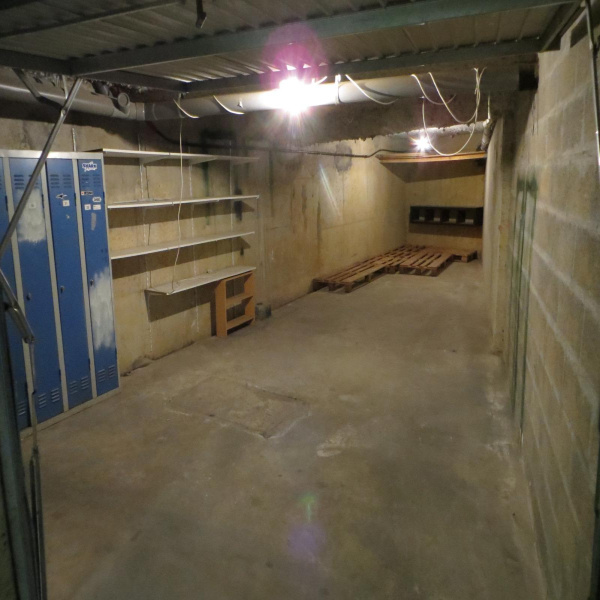 Offres de location Garage Mandres-les-Roses 94520